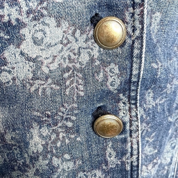 Floral Bleach Printed Denim Blazer 🤍 - Picture 5 of 13